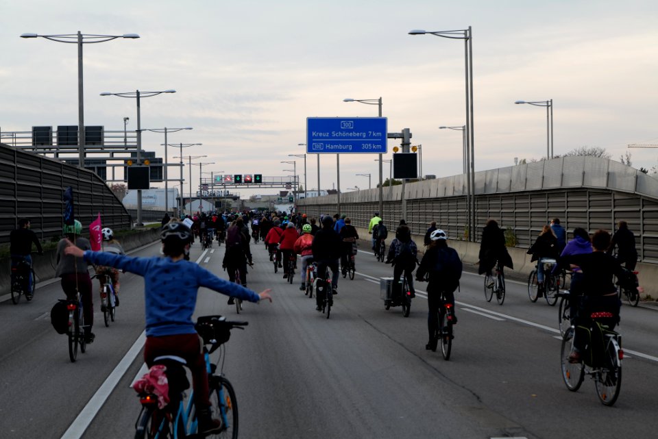 Bicycle demonstration against A49 and A100 in Berlin 2020-11-14 87