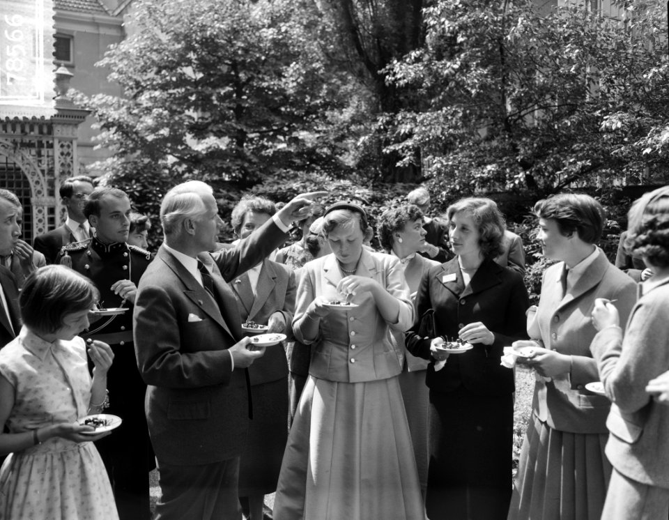 Bezoek Prinses Beatrix aan Amsterdam Bezoek aan Ambtswoning van burgemeester d', Bestanddeelnr 907-8566