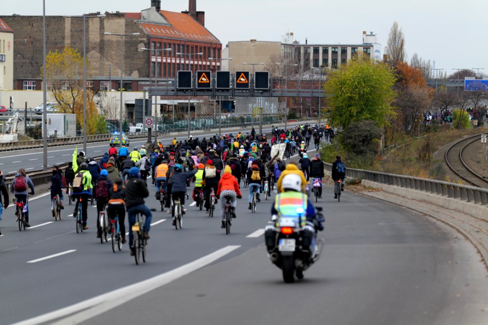 Bicycle demonstration against A49 and A100 in Berlin 2020-11-28 111