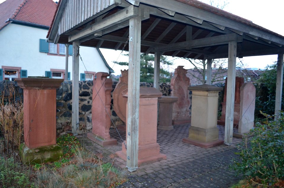 Bickenbach, Friedhof, Lapidarium