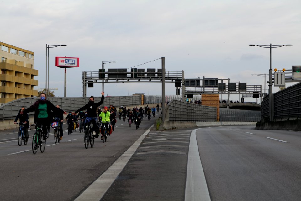 Bicycle demonstration against A49 and A100 in Berlin 2020-11-14 77