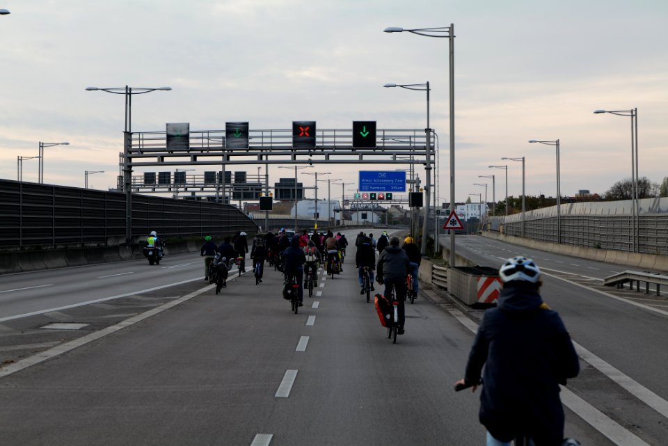 Bicycle demonstration against A49 and A100 in Berlin 2020-11-14 73