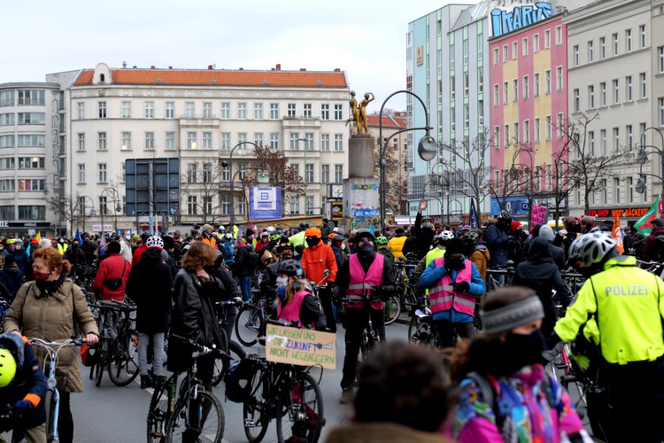 Bicycle demonstration against A49 and A100 in Berlin 2020-11-28 02