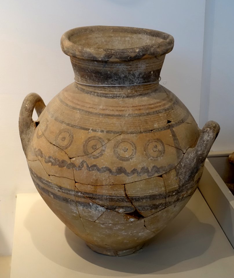 Bichrome amphoroid krater, Cypro-Archaic II, 1995.10.1042 - Cesnola Collection, Harvard Semitic Museum - Cambridge, MA - DSC06250