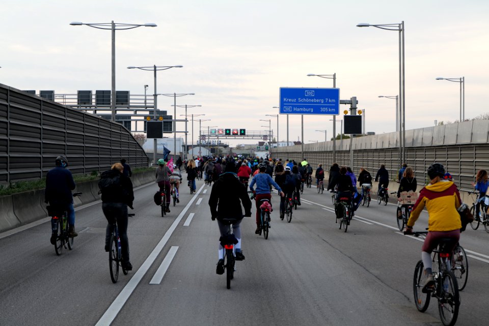 Bicycle demonstration against A49 and A100 in Berlin 2020-11-14 88