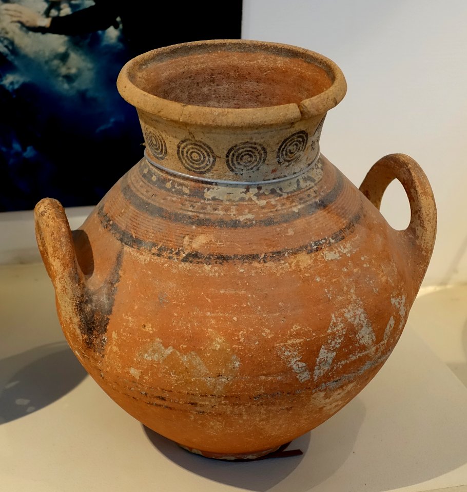 Bichrome red amphoroid krater, Cypro-Archaic II, Maroni, 1995.10.66 - Cesnola Collection, Harvard Semitic Museum - Cambridge, MA - DSC06241