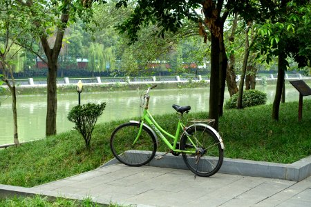 Bicycle on Hebin Road sidewalk - Chengdu, China - DSC05677