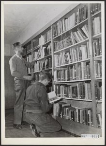 Bibliotheken, repatrianten, tehuizen, Herrijzend Nederland, Bestanddeelnr 057-0034