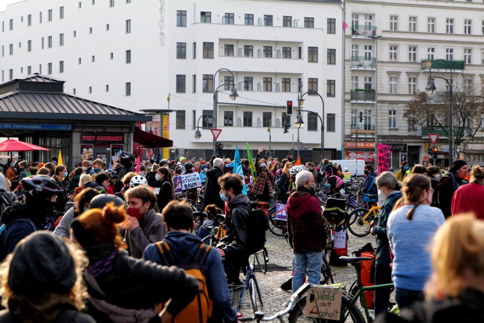 Bicycle demonstration against A49 and A100 in Berlin 2020-11-14 23