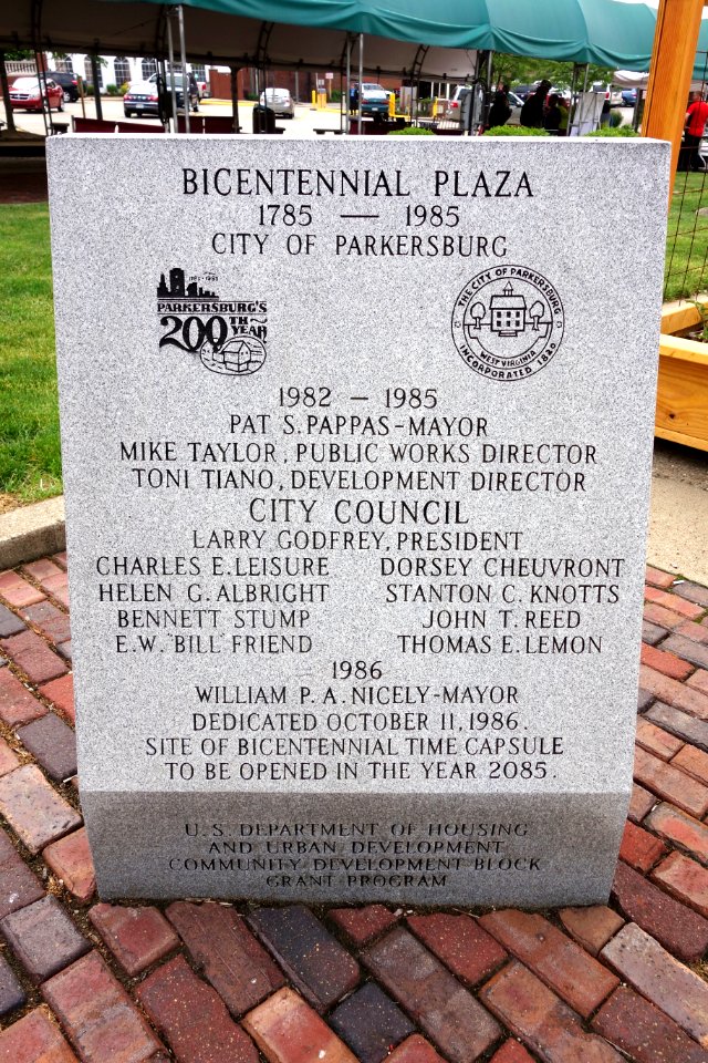 Bicentennial Plaza marker - Parkersburg, West Virginia - DSC05548