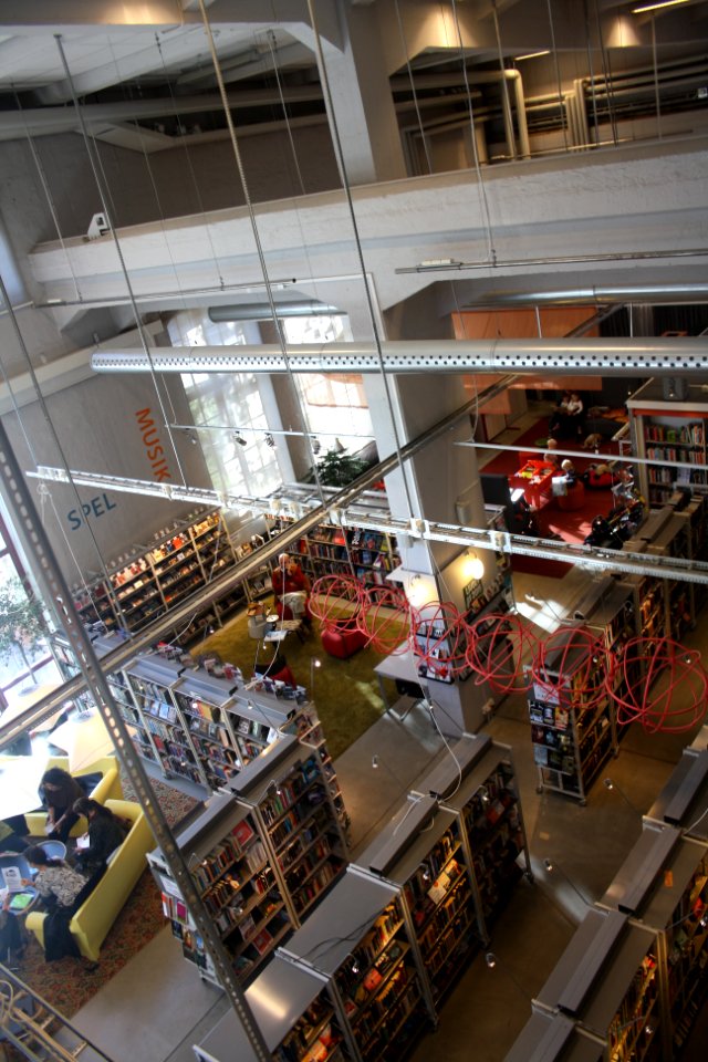 Bibliotek på Dieselverkstaden