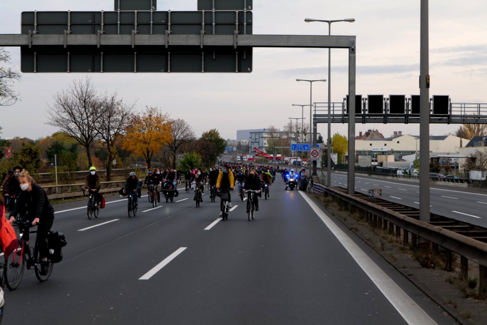 Bicycle demonstration against A49 and A100 in Berlin 2020-11-14 153