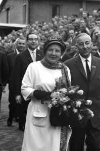 Bezoek Koningin Juliana Zeist en omgeving Koffietafel in de Gemeentelijke Lager, Bestanddeelnr 912-5518