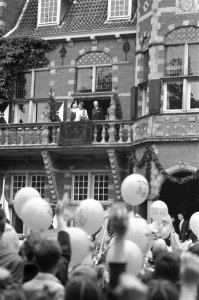 Bezoek Koningin Juliana Zeist en omgeving Koningin Juliana op het bordes van ra, Bestanddeelnr 912-5525