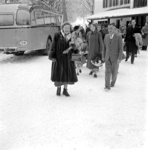 Bezoek Koninklijk gezin aan Grindelwald, aankomst, Bestanddeelnr 906-2169
