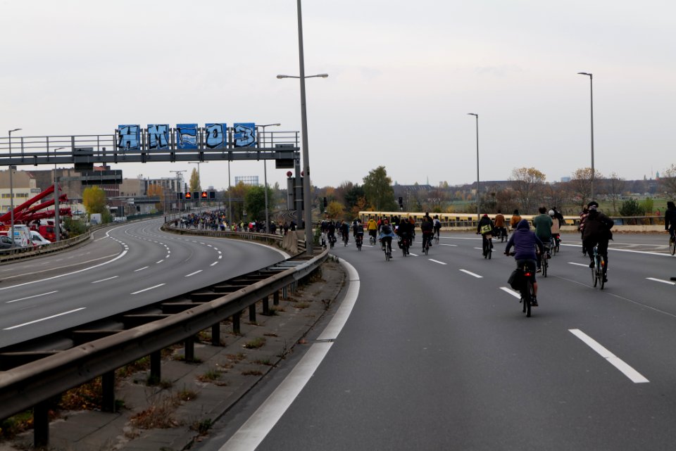 Bicycle demonstration against A49 and A100 in Berlin 2020-11-14 148