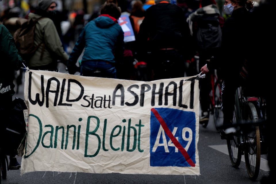 Bicycle demonstration against A49 and A100 in Berlin 2020-11-28 36