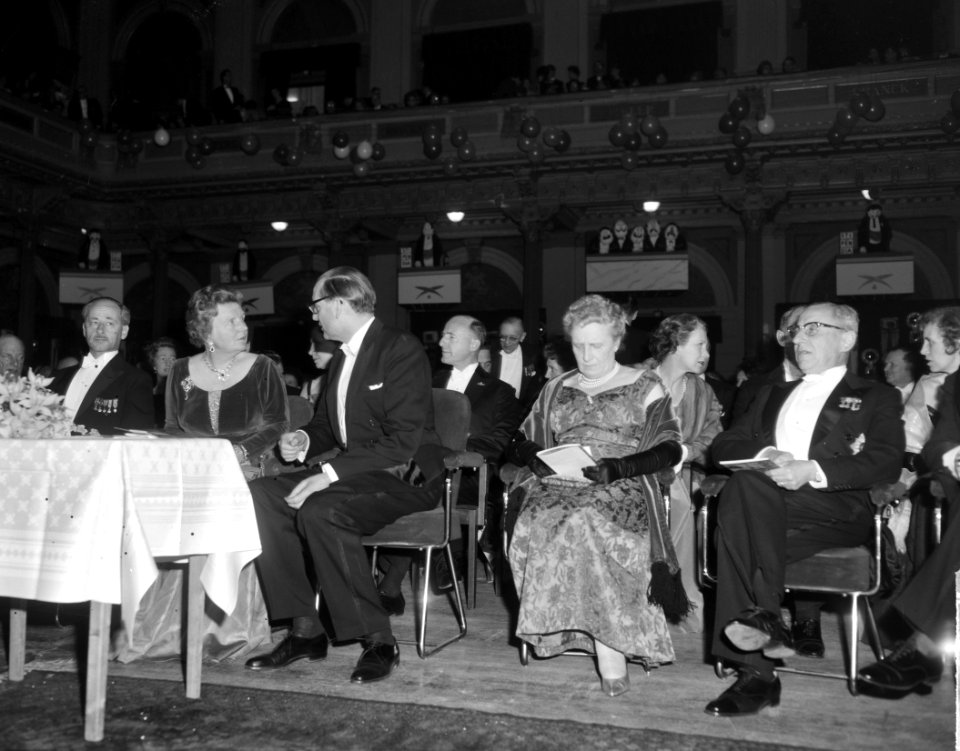 Bezoek koningin Juliana aan gala-avond Europa en het Boek in het Concertgebouw, Bestanddeelnr 914-9793
