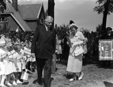 Bezoek koningin Juliana aan kop Overijssel. Bezoek Blauwe Hand, Bestanddeelnr 905-8165