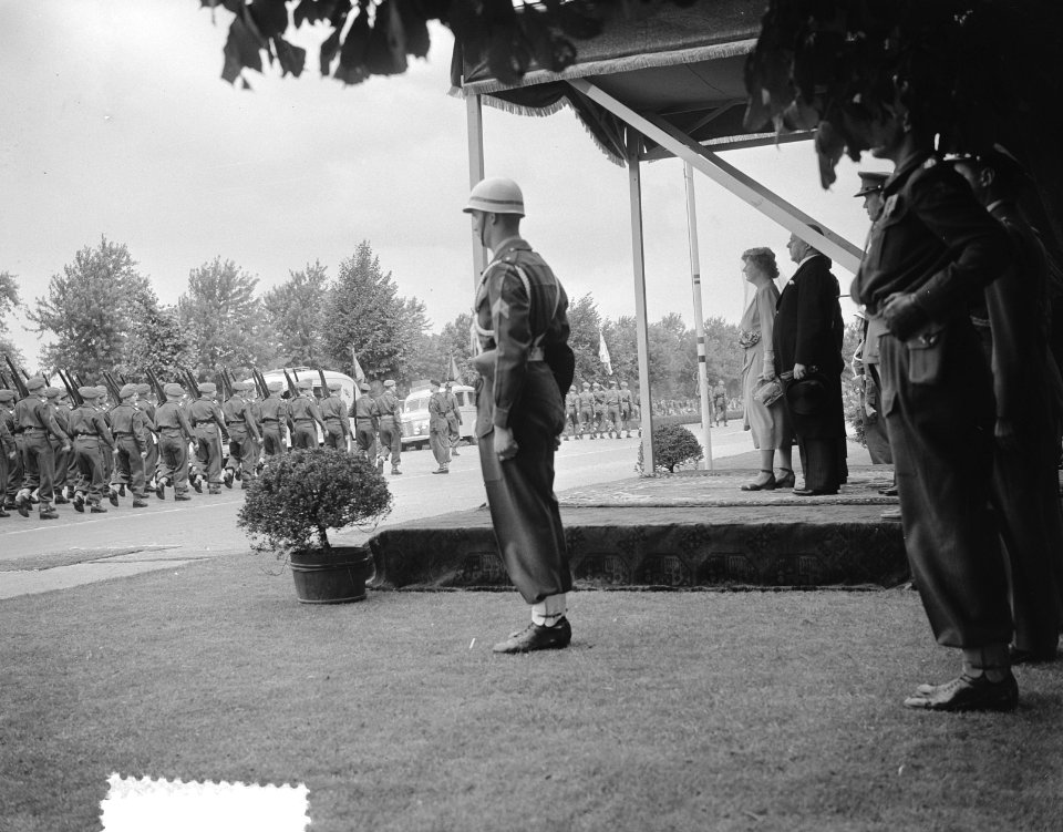 Bezoek Koningin Juliana aan jubilerend Breda, Bestanddeelnr 905-2222