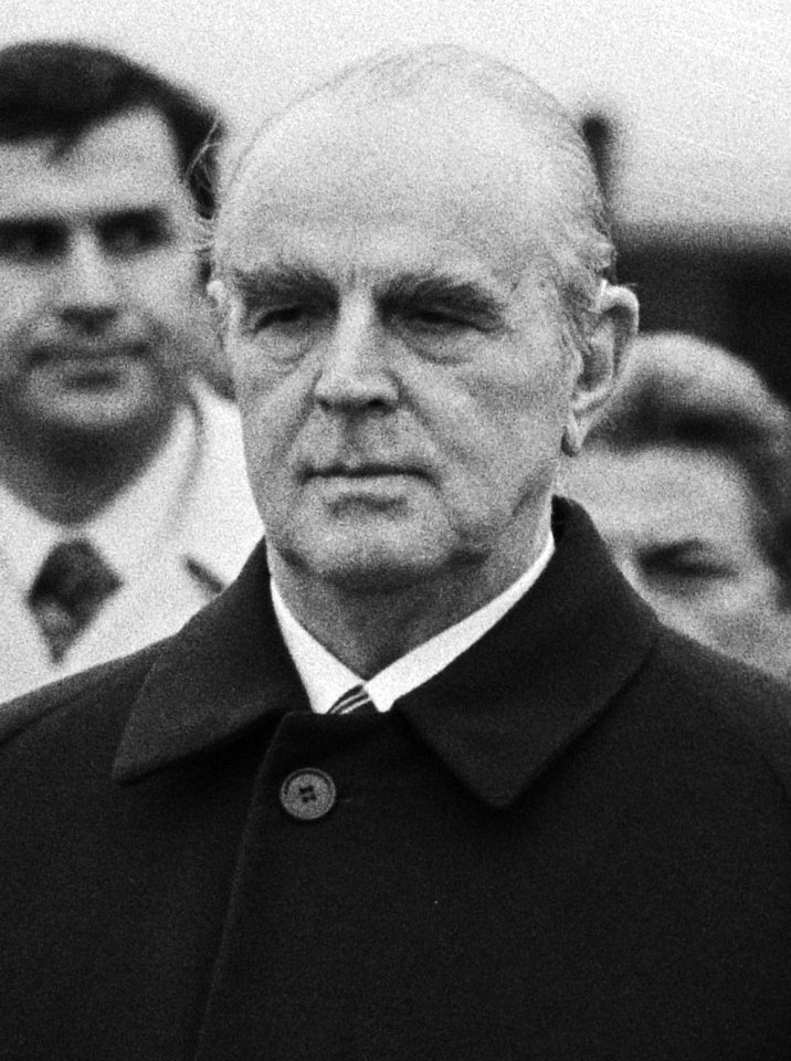 Bezoek premier Karamanlis van Griekenland Van Agt in gesprek met Karamanlis, Bestanddeelnr 929-6548 (cropped)