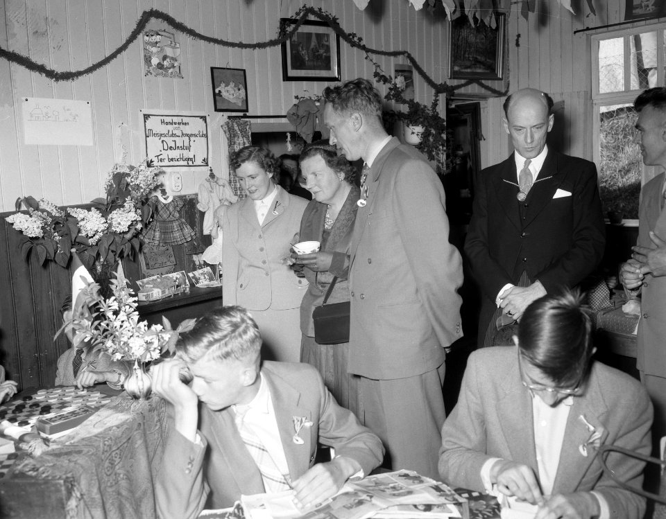Bezoek koningin Juliana aan Voorne, Bestanddeelnr 908-5911