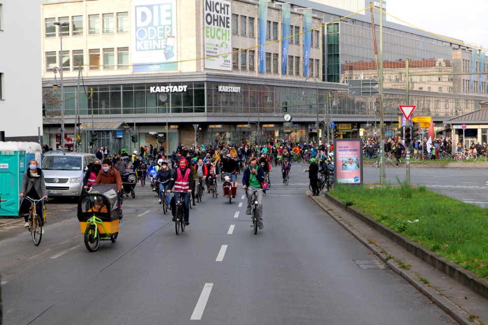Bicycle demonstration against A49 and A100 in Berlin 2020-11-14 25