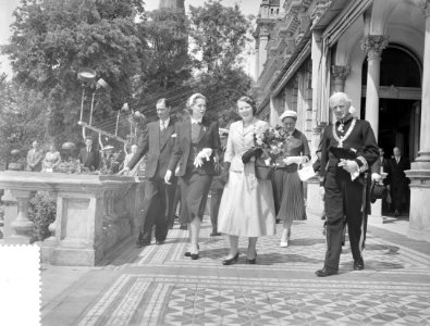 Bezoek Prinses Beatrix aan Amsterdam. Bezoek aan het Internationaal Cultureel Ce, Bestanddeelnr 907-8558