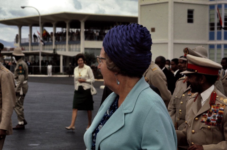 Bezoek Koningin Juliana , Pr. Bernhard , Pr. Beatrix Pr. Claus aan Ethiopie Kon, Bestanddeelnr 254-8353