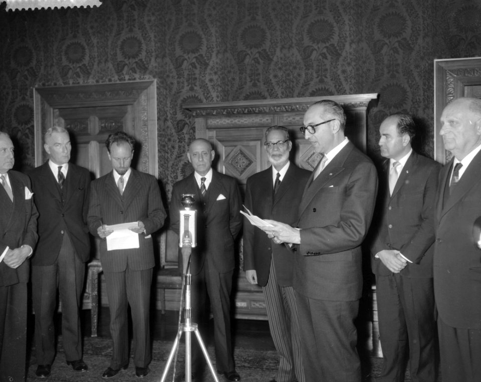 Bezoek van de president van Argentinië, Arturo Frondizi aan het Vredespaleis te…, Bestanddeelnr 911-3868