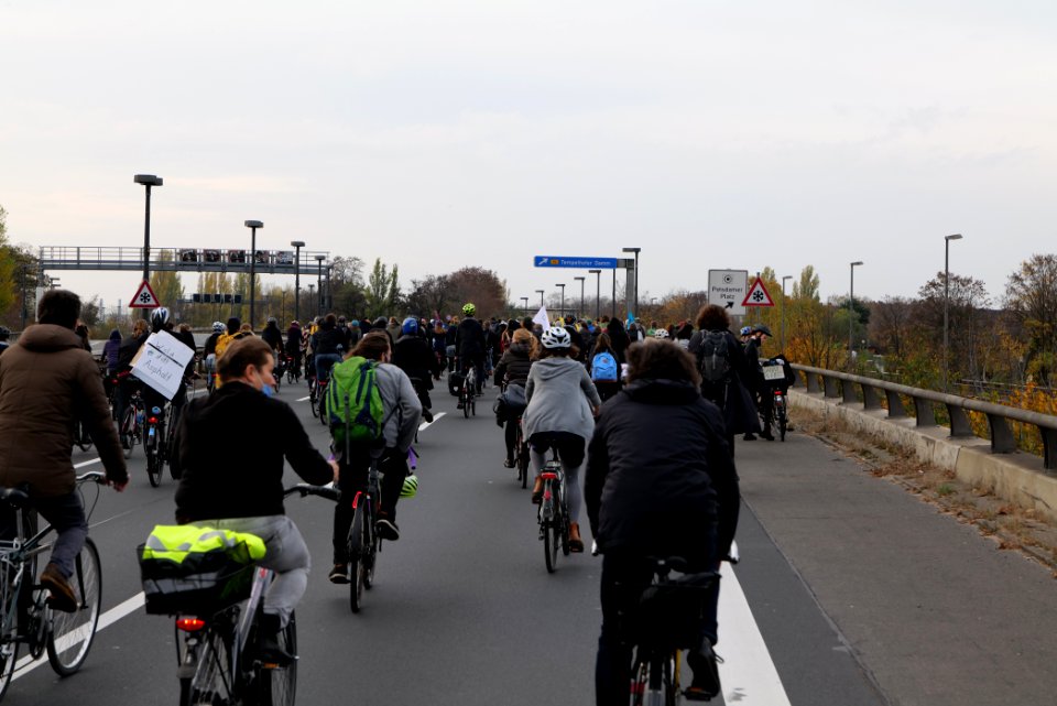 Bicycle demonstration against A49 and A100 in Berlin 2020-11-14 155