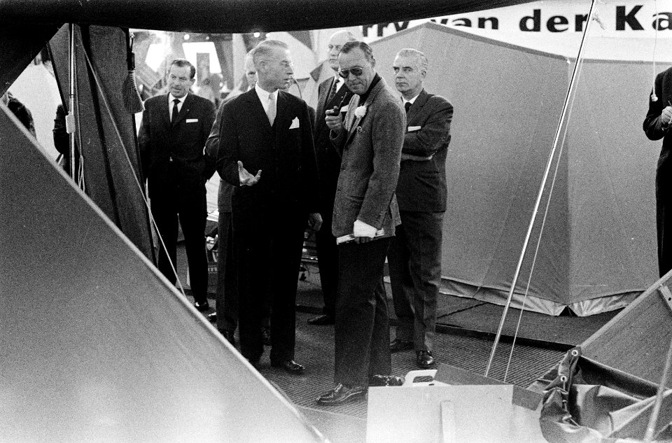 Bezoek Prins Bernhard Hiswa Goedkamp in de RAI te Amsterdam, Bestanddeelnr 914-9775