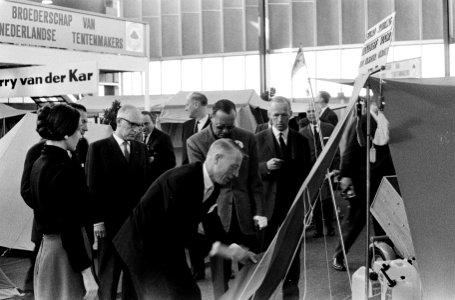 Bezoek Prins Bernhard Hiswa Goedkamp in de RAI te Amsterdam, Bestanddeelnr 914-9774