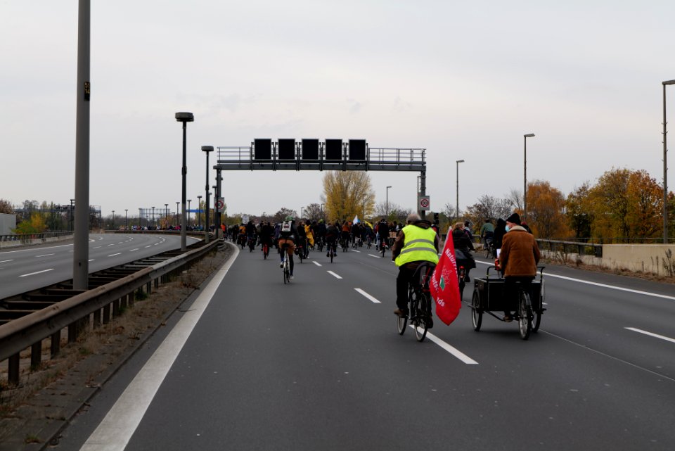 Bicycle demonstration against A49 and A100 in Berlin 2020-11-14 154