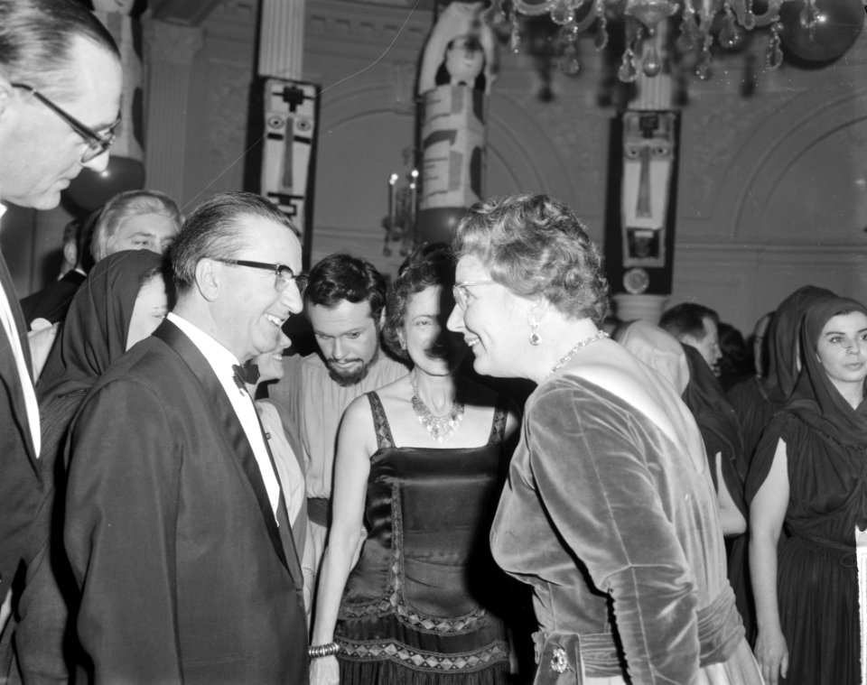 Bezoek koningin Juliana aan gala-avond Europa en het Boek in het Concertgebouw, Bestanddeelnr 914-9800