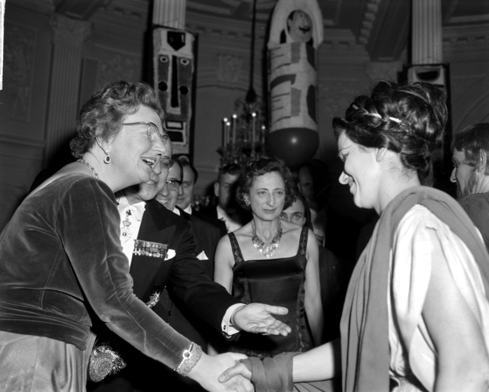 Bezoek koningin Juliana aan gala-avond Europa en het Boek in het Concertgebouw, Bestanddeelnr 914-9789