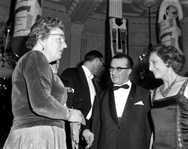 Bezoek koningin Juliana aan gala-avond Europa en het Boek in het Concertgebouw, Bestanddeelnr 914-9794