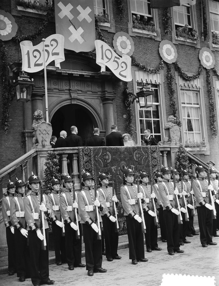 Bezoek Koningin Juliana aan jubilerend Breda, Bestanddeelnr 905-2223