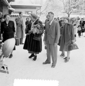 Bezoek Koninklijk gezin aan Grindelwald, aankomst, Bestanddeelnr 906-2175