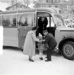 Bezoek Koninklijk gezin aan Grindelwald, aankomst, Bestanddeelnr 906-2168