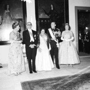 Bezoek van de president van Argentinië, Arturo Frondizi op het Huis den Bosch (g, Bestanddeelnr 911-3876