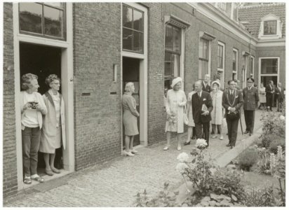 Bezoek Koningin Juliana aan het Hofje van Noblet, NL-HlmNHA 54011902