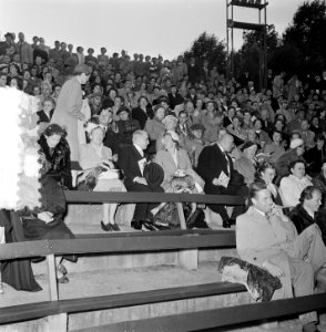 Bezoek Koningin openluchttheater Bloemendaal Nationaal Danstheater van Griekenla, Bestanddeelnr 905-8247