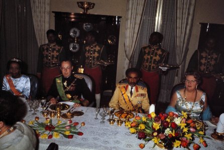 Bezoek Koningin Juliana , Pr. Bernhard , Pr. Beatrix Pr. Claus aan Ethiopie Gal, Bestanddeelnr 254-8364