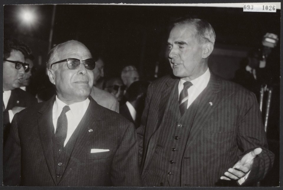 Bezoek van de president van Tunesië, Habib Bourguiba, aan de Philips fabrieken i, Bestanddeelnr 093-1026