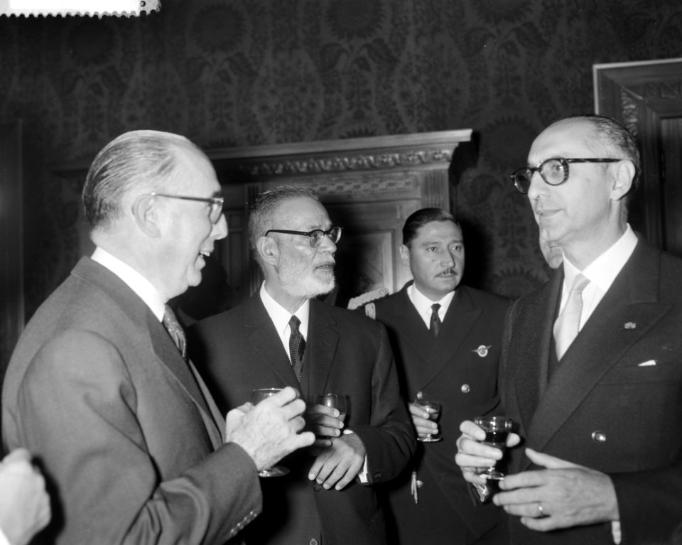 Bezoek van de president van Argentinië, Arturo Frondizi aan het Vredespaleis te…, Bestanddeelnr 911-3867