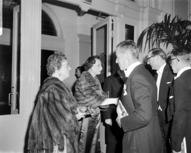 Bezoek koningin Juliana aan gala-avond Europa en het Boek in het Concertgebouw, Bestanddeelnr 914-9791