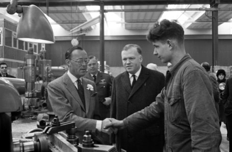 Bezoek Prins Bernhard aan Zeeland fabriek van Smit en Bolnes te Zierikzee, Bestanddeelnr 913-7512