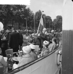 Bezoek Popovic aan Rotterdam Popovic, Luns, burgemeester van Walsum aan boord v, Bestanddeelnr 912-5349