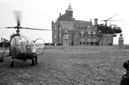 Bezoek Prins Bernhard aan Zeeland Outward Boundschool, Bestanddeelnr 913-7494